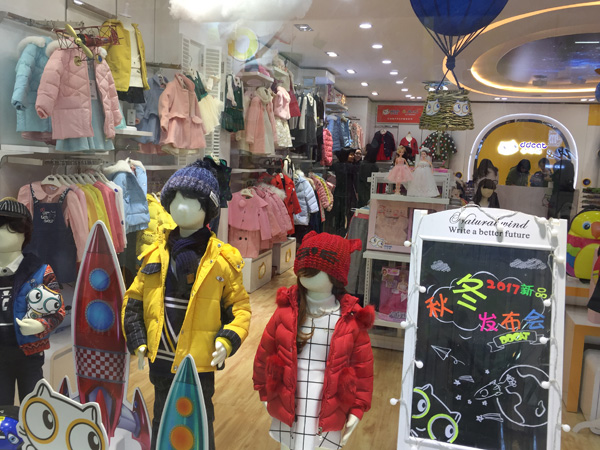 叮当猫潮牌店铺展示