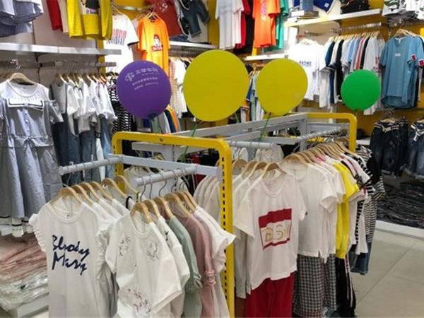 三年七班2时尚童装店铺展示