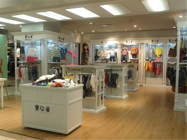 童仔屋时尚童装店铺展示