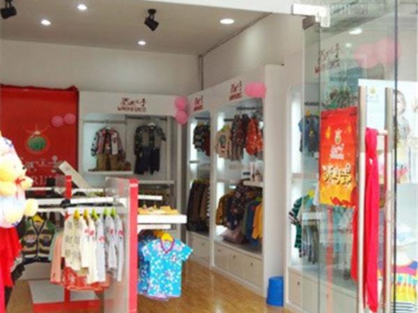 西瓜王子时尚童装店铺展示