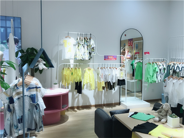 史丘比时尚童装店铺展示