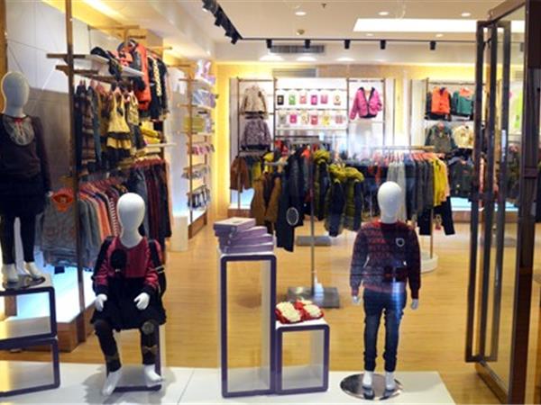 耶丽雅时尚童装店铺展示