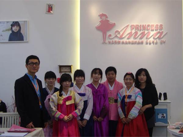 公主安娜青少年装店铺展示