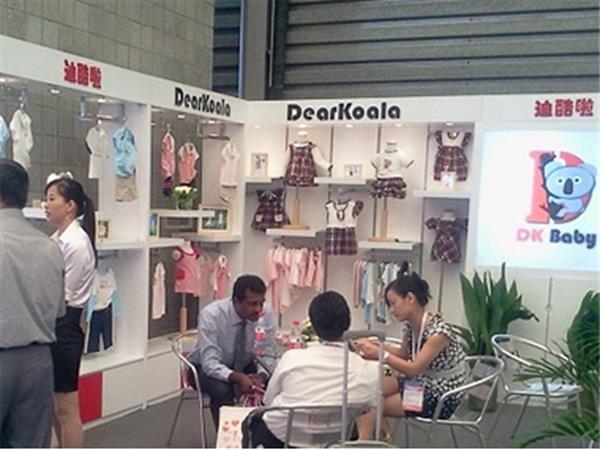 迪酷啦时尚童装店铺展示