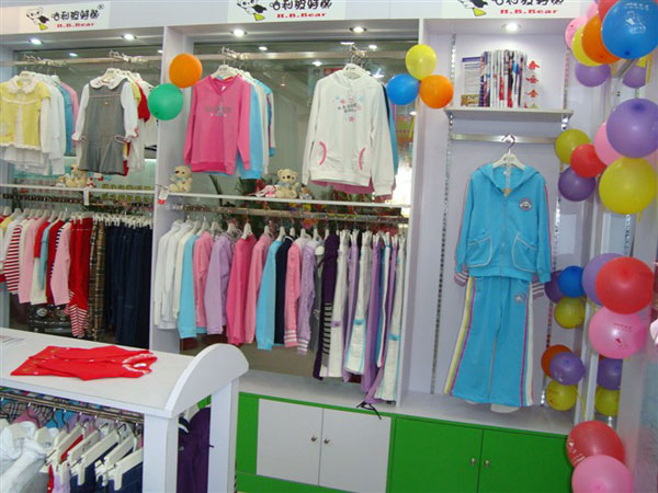 哈利玻特熊时尚童装店铺展示