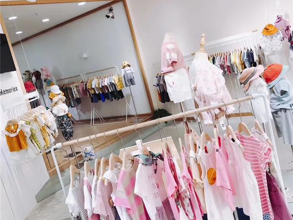 洛小米青少年装店铺展示