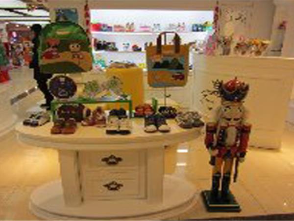 费尔的王子童鞋店铺展示