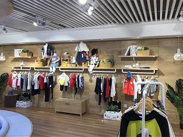 水孩儿青少年装店铺展示