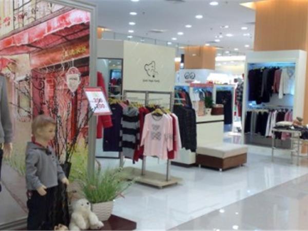 上流家族亲子装亲子装店铺展示