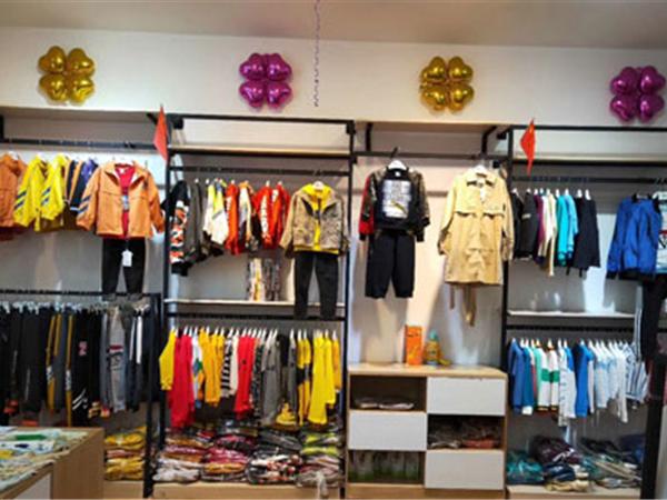甜蜜小屋时尚童装店铺展示