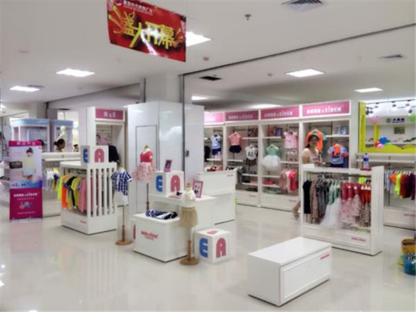安娜&爱登韩版童装店铺展示