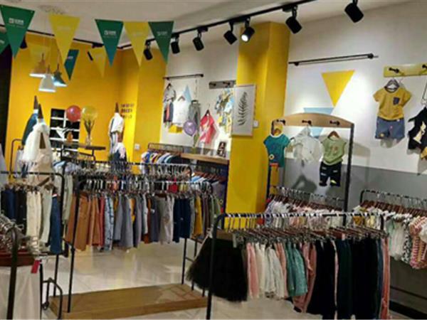 田果果青少年装店铺展示
