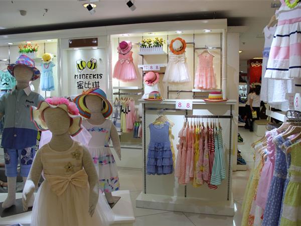 蜜比琪韩版童装店铺展示