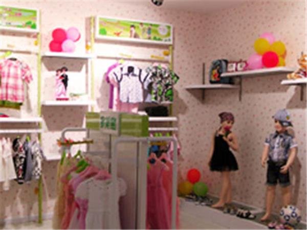 多美熊婴童装店铺展示