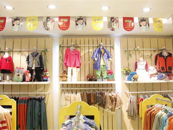 小喇叭时尚童装店铺展示