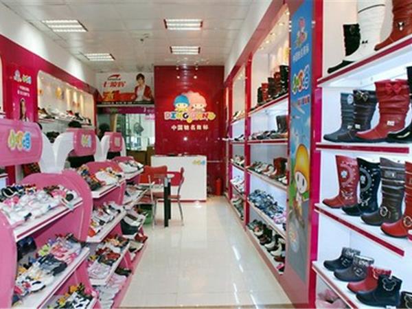 小叮当时尚童装店铺展示