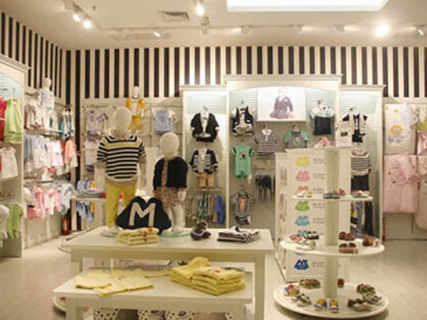 马卡乐婴童装店铺展示
