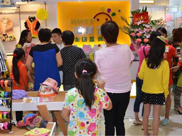 汇美童品青少年装店铺展示