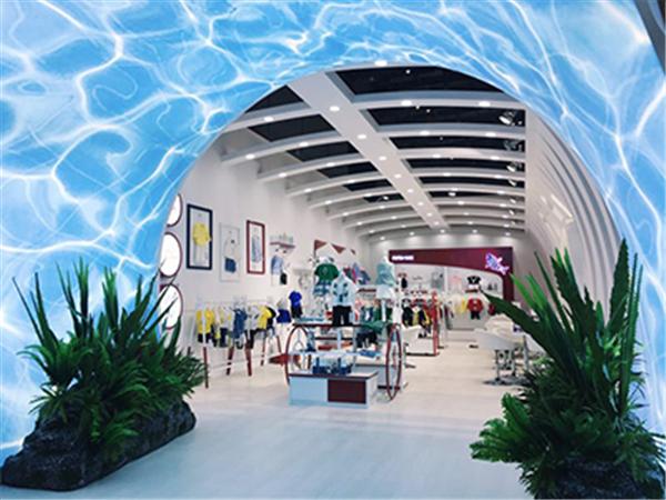 小鲨诺拉时尚童装店铺展示