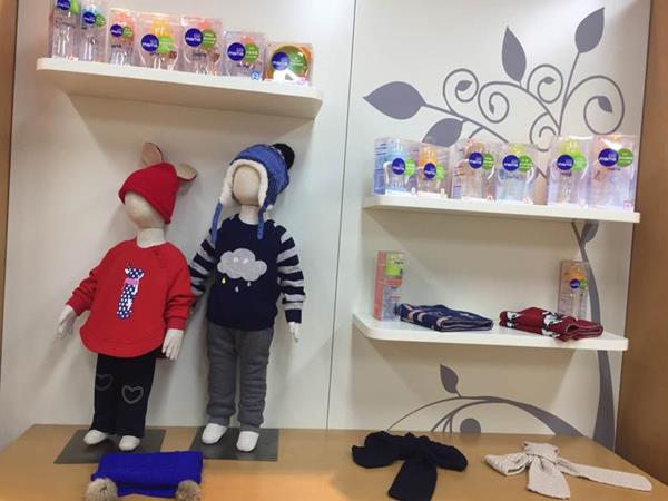 咔咔小象时尚童装店铺展示