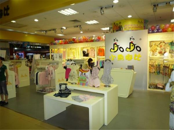 小鸟嘟比时尚童装店铺展示