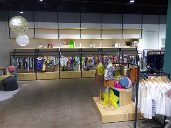 丛林的鱼时尚童装店铺展示