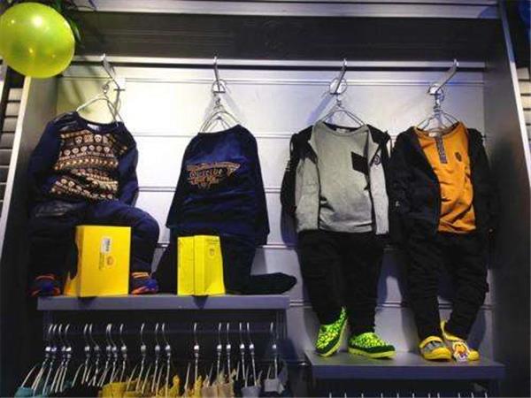 欧锐德时尚童装店铺展示