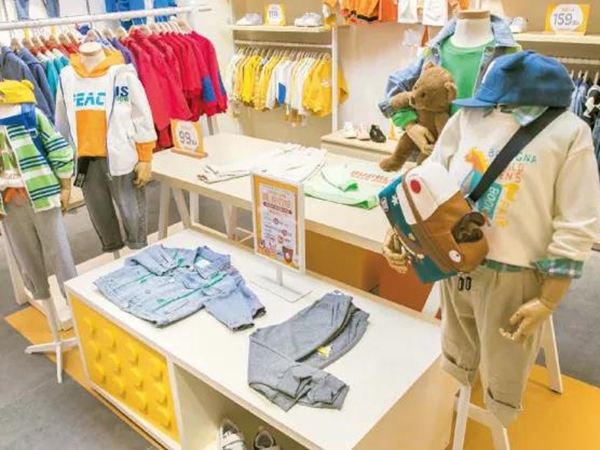 达巴青少年装店铺展示