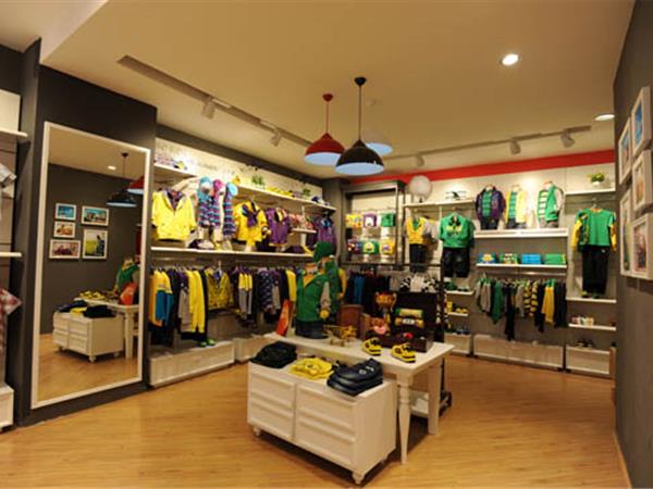 ABC时尚童装店铺展示