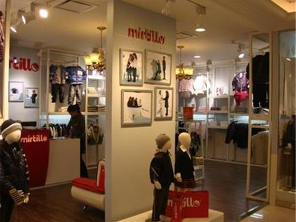 米提诺时尚童装店铺展示