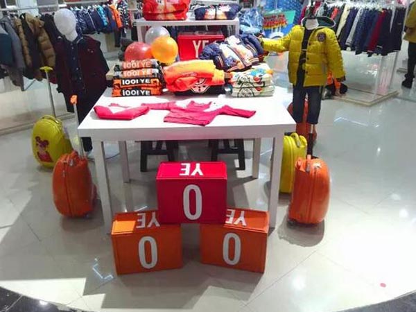 一千零一夜时尚童装店铺展示
