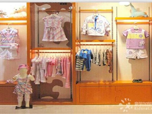 卡比一木婴童装店铺展示