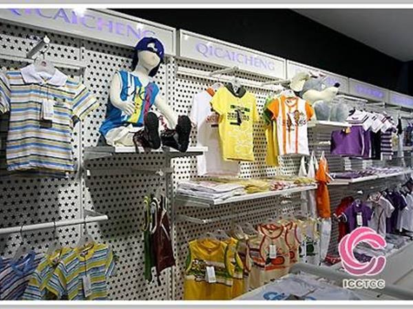 七彩城时尚童装店铺展示