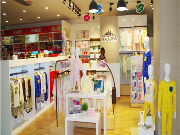 快乐城堡时尚童装店铺展示