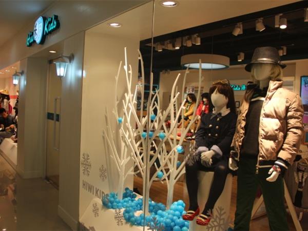 海崴时尚童装店铺展示