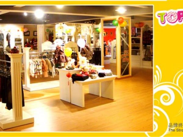 季季乐时尚童装店铺展示