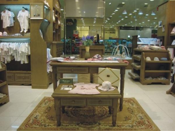 路易迪高时尚童装店铺展示