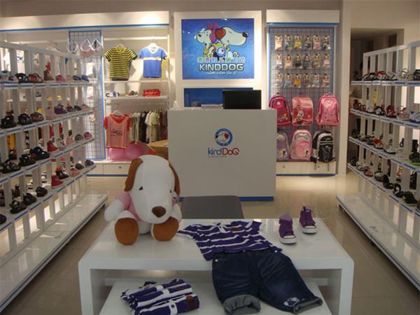 乖乖狗时尚童装店铺展示
