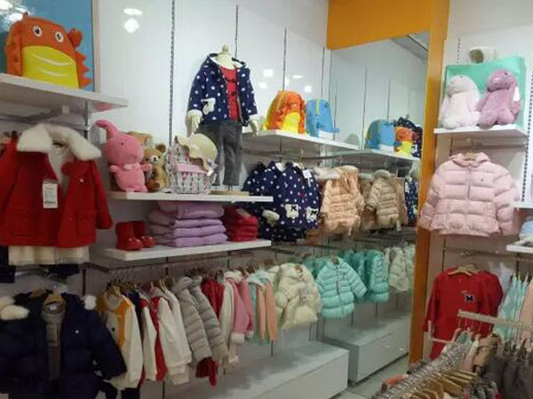 马卡乐婴童装店铺展示