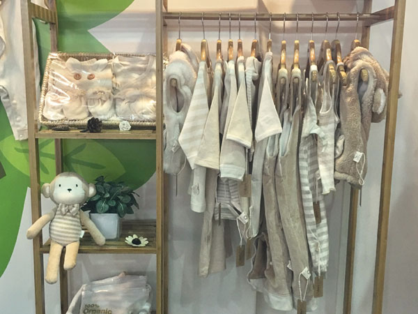 美多莉婴童装店铺展示