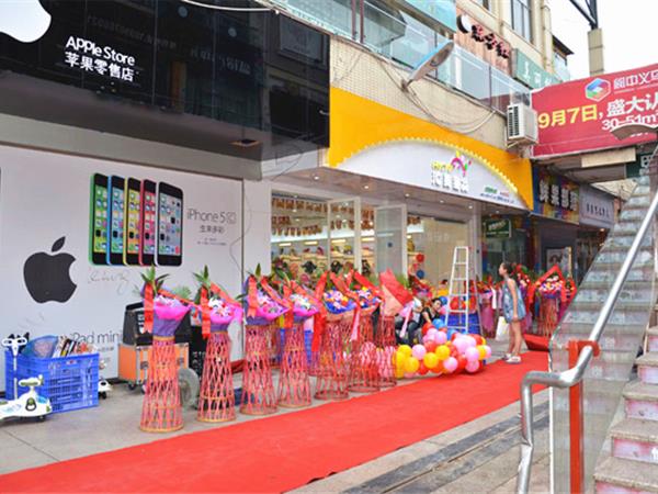 汇美童品青少年装店铺展示