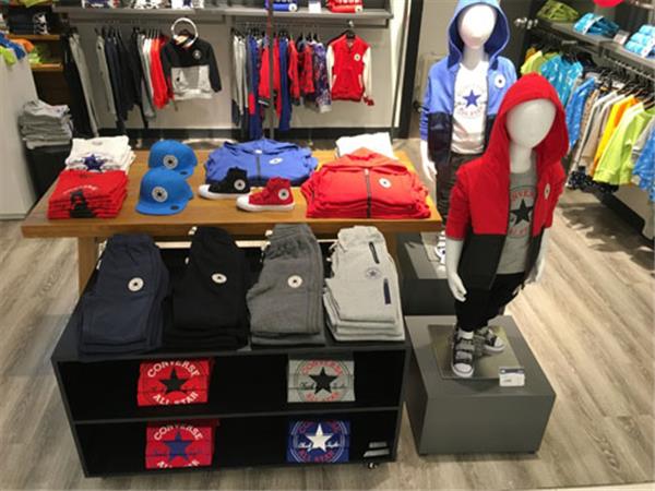 converse（匡威）青少年装店铺展示