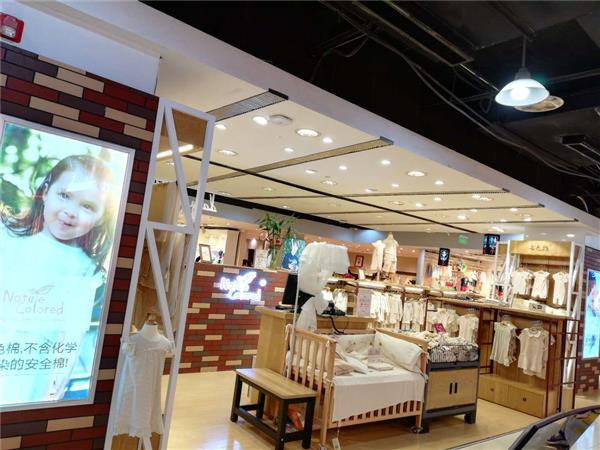 本色棉婴童装店铺展示
