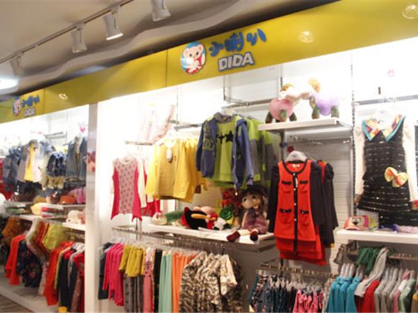 小喇叭时尚童装店铺展示