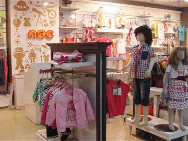 ABC时尚童装店铺展示
