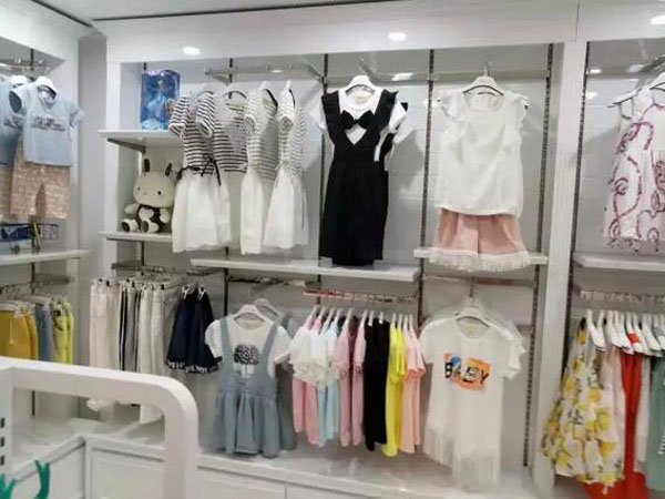 加菲A梦时尚童装店铺展示