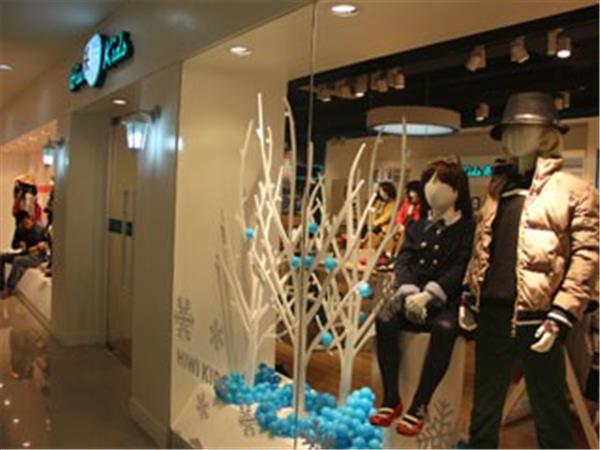 海崴时尚童装店铺展示