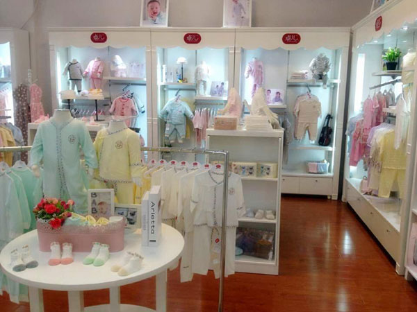 卓儿婴童装店铺展示