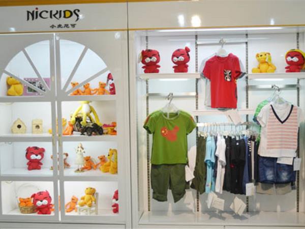 小虎尼可时尚童装店铺展示