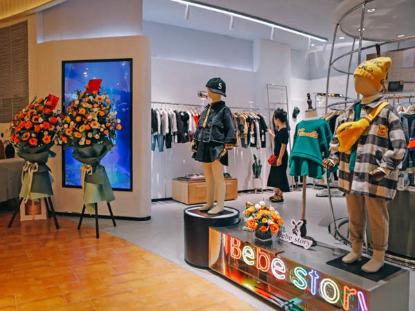 贝尚时尚童装店铺展示